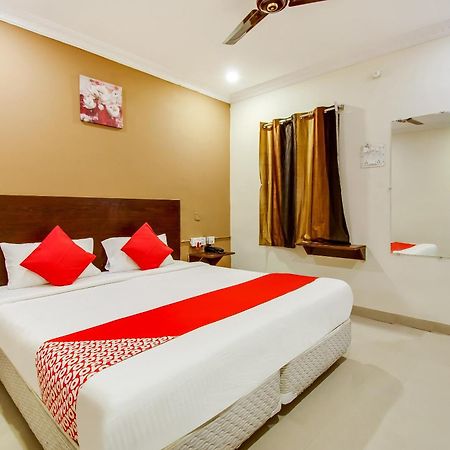 Oyo Akshaya Nest Hotel Vijayawāda Buitenkant foto