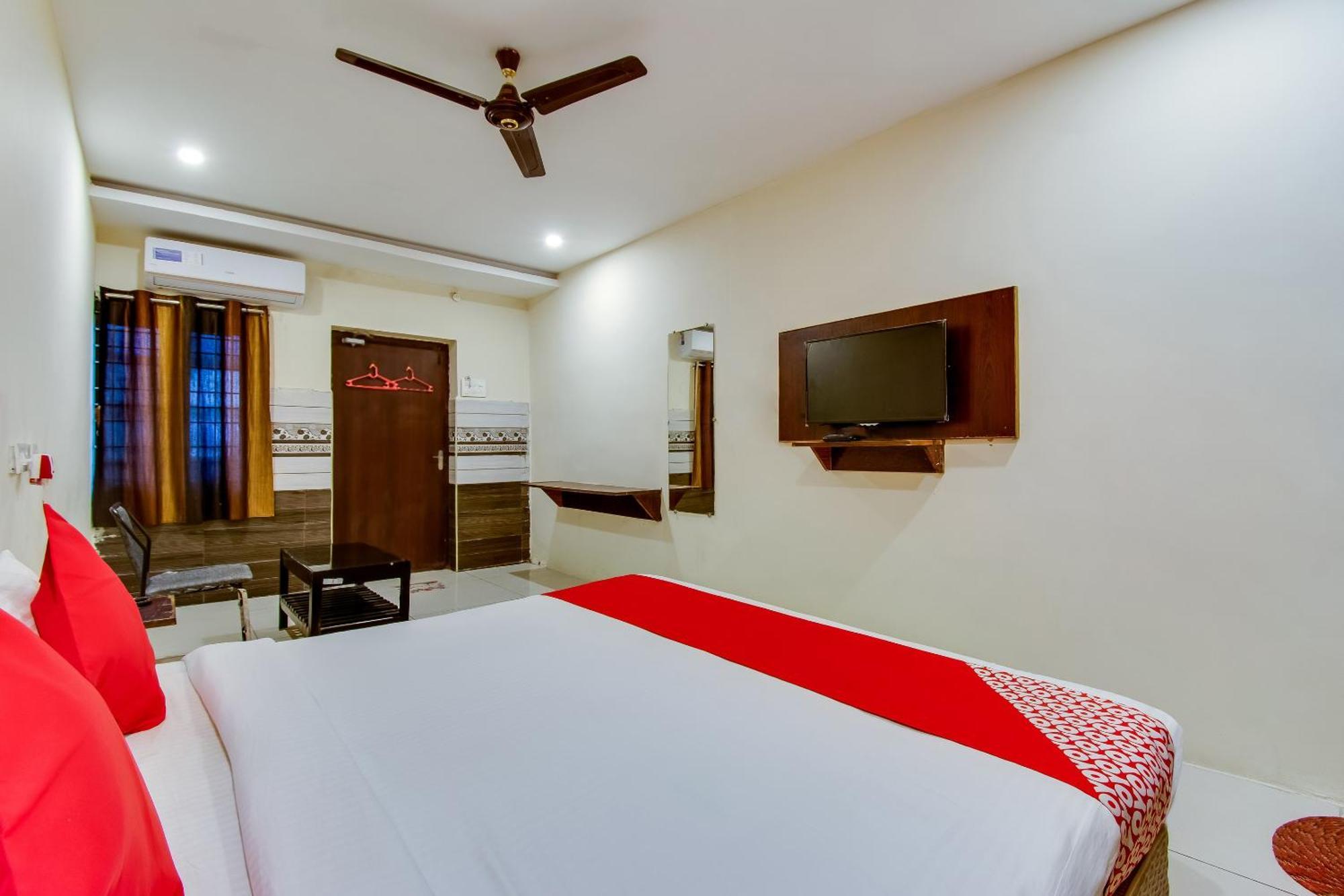 Oyo Akshaya Nest Hotel Vijayawāda Buitenkant foto