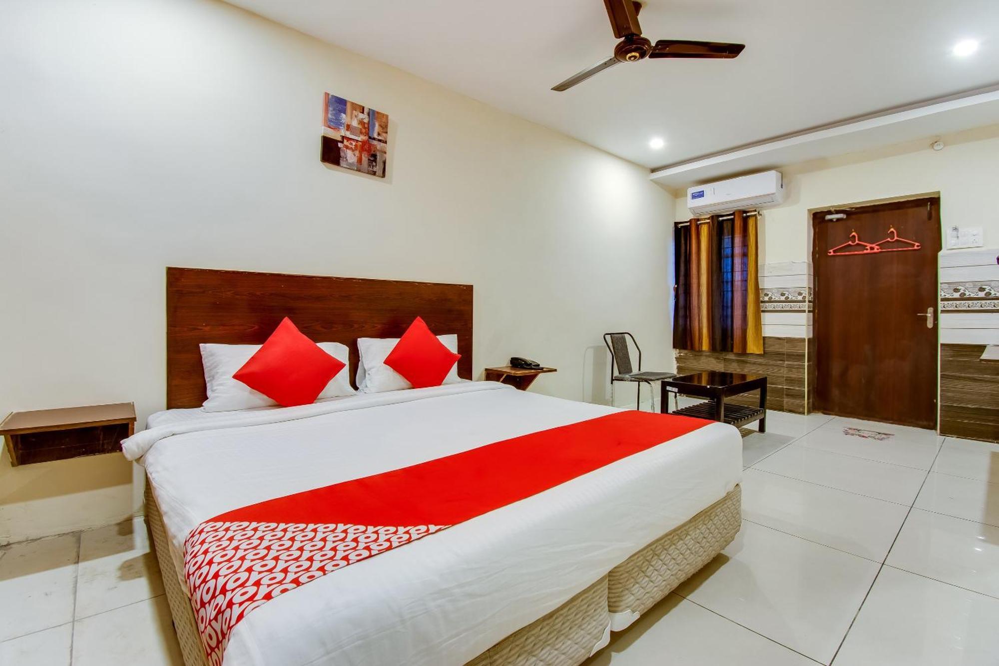 Oyo Akshaya Nest Hotel Vijayawāda Buitenkant foto