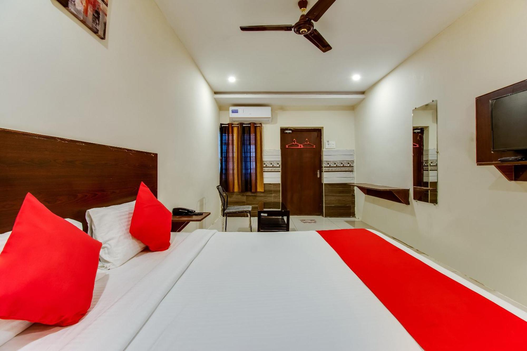 Oyo Akshaya Nest Hotel Vijayawāda Buitenkant foto